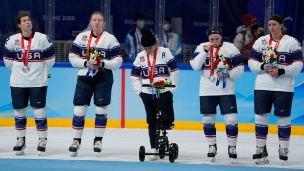 us-hockey-silver-lead